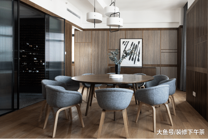 师傅给的配色设计，简直太好看了！看了我都想重装！