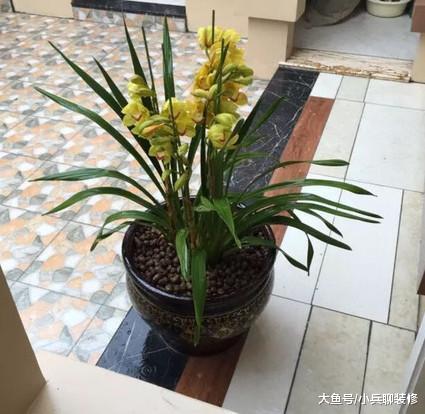 晒晒朋友三层别墅，装修花了200万，单单客厅一套家具就20万！