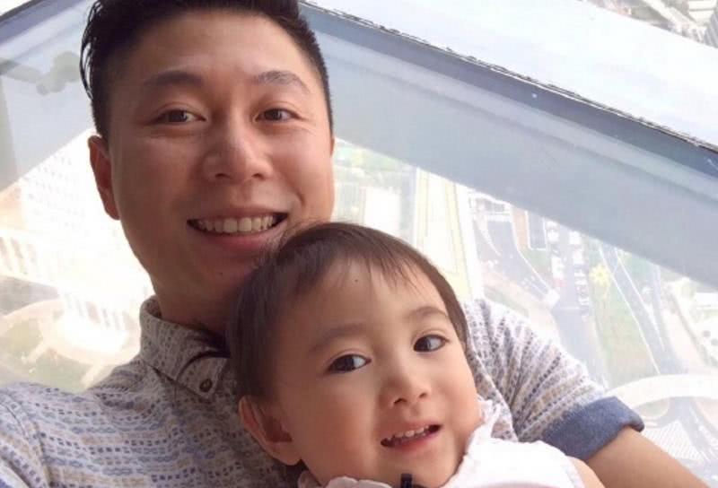 李小鹏女儿才是“整容式”长大，模样像极了妈妈，今撞脸赵丽颖