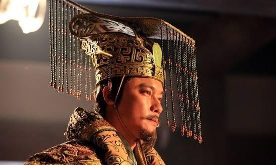 皇帝被大臣打了40大板, 回到皇宫, 下令杀绝其20000多人