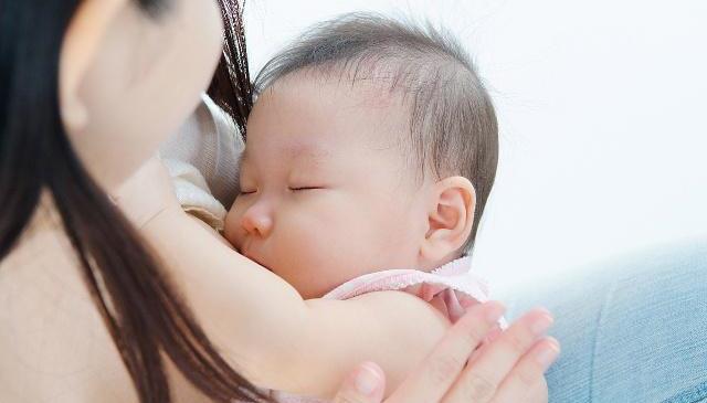 宝宝嘴上起白色泡泡怎么办，三种方法要记牢