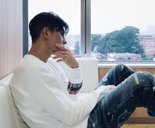 带你参观陈冠希住的豪宅，如今已经过上平淡生活，室内装修很豪华