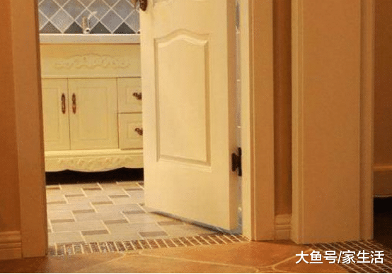 卫生间怎样装门槛石才好看？师傅说出了小窍门，装错还容易绊脚