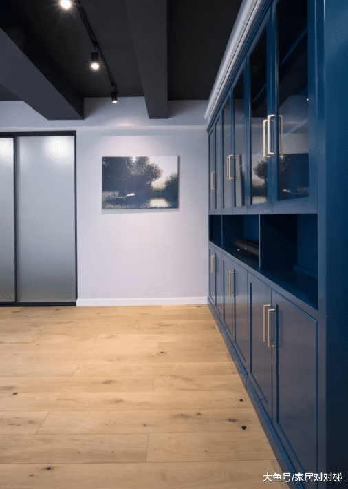 为20㎡小院, 坚持买下203㎡底楼复式, 完工变简约小豪宅, 太值了