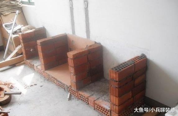 电视柜太贵，公公帮我们砖砌一个，成本不到100块，效果太赞了！