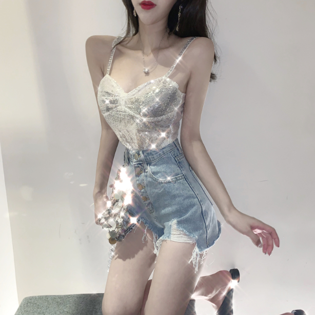 当所有人都低调的时候，你可以高调，但不能跑调