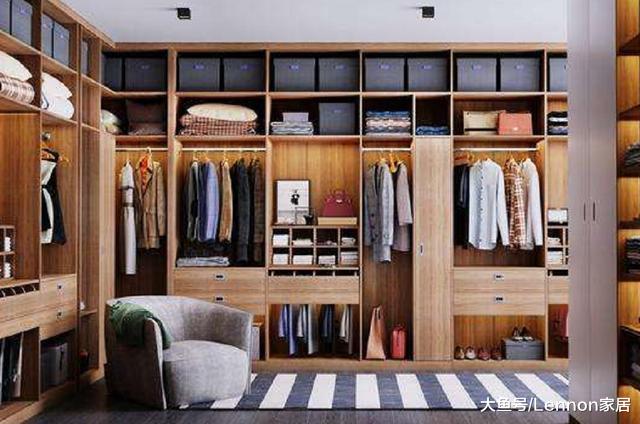 家里打造衣柜还用免漆板？有钱人都用它代替，寿命长又好看