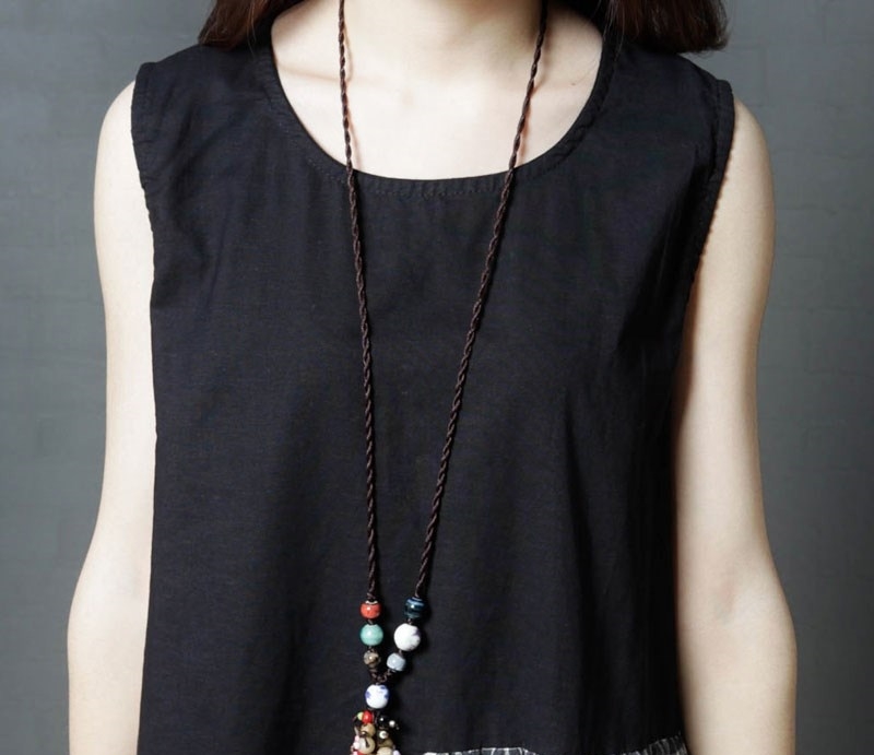 裙子过膝才好看，今夏时髦姑娘都爱的无袖背心裙，好穿靓丽还不贵