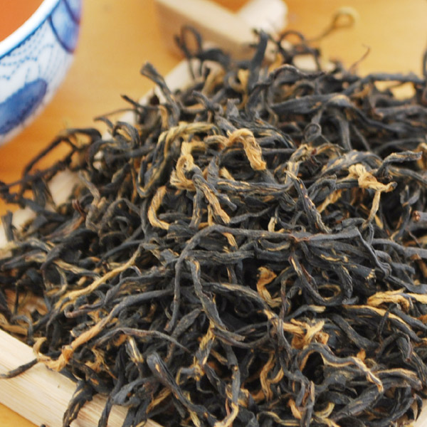 给别人倒茶时，对方敲1下桌子和敲3下有啥区别？别再一问三不知