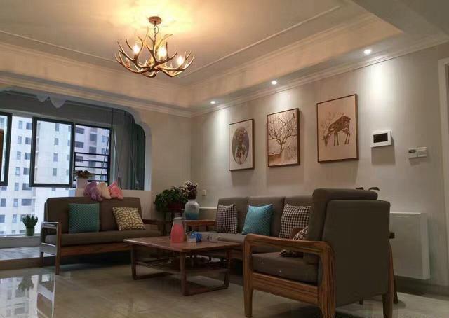 晒晒刚入住的新房，次卧直接改成独立衣帽间，餐厅背景墙美爆了