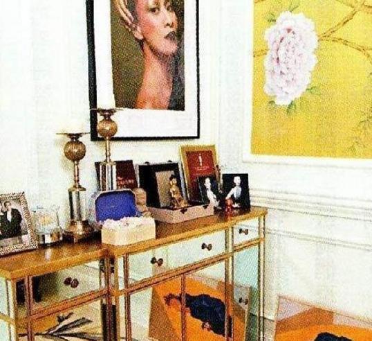 ?参观刘嘉玲上海的豪宅，抱枕还绣有金龙，连家具都是“御用”的