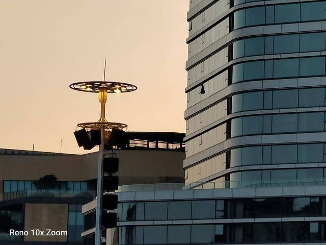 “好莱坞大片”信手拈来，你只需要一台 Reno 10倍变焦版手机