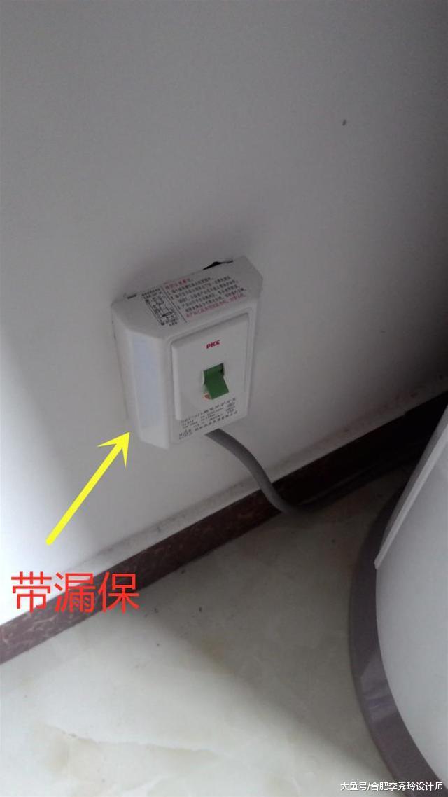 空调插座一插就烧了，漏保也跳闸！电工：现在谁家还装10A的插座？