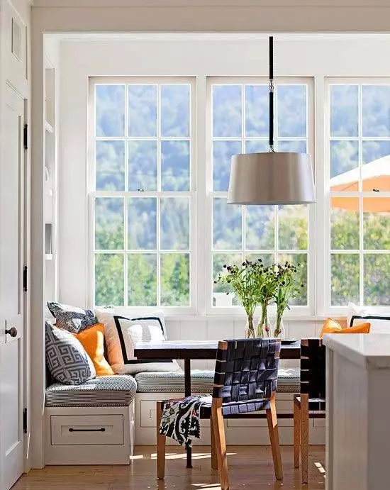 小户型的窗户边上怎么做？飘窗、书房、卡座都可以