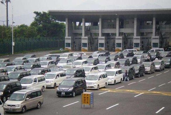 国内这个城市堪称埃尔法天堂！当地人：跟面包车一样，没啥稀奇的