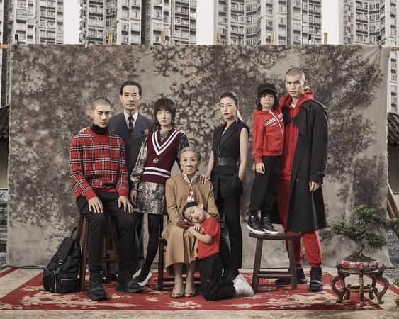 赵薇、周冬雨拍Burberry春节广告, 网友: 在拍恐怖片? 各怀鬼胎