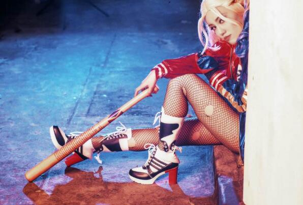 有一种腿叫做小丑女的饱满腿, 让观众沦陷, 网友: 渔网袜撕裂, 我服