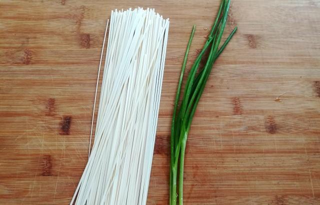 夏天就馋这碗国民面条，加它清爽不油腻，简单美味又快手