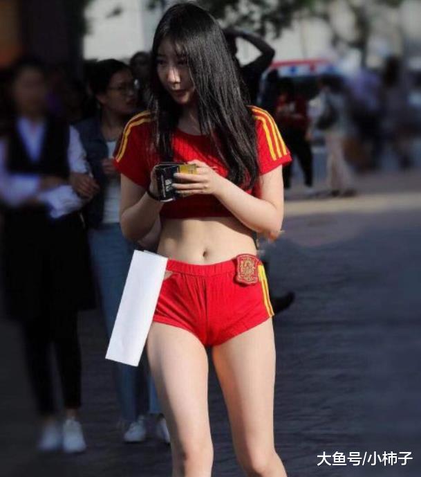 说实话，这样丰腴的小姐姐，一天的工资不少吧？