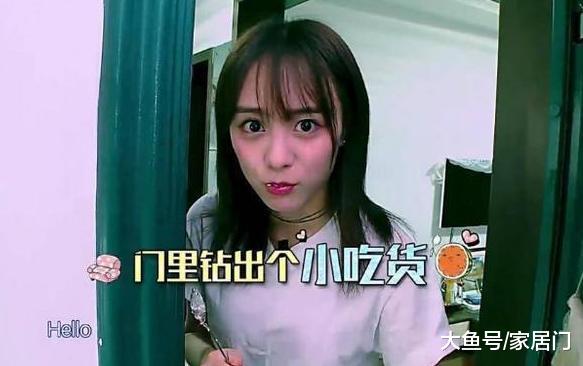 帶你看看黃婷婷的豪宅：家里只裝大白墻，電視機的防塵罩也太土了