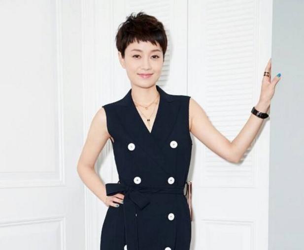 带你参观马伊琍的豪宅，客厅中间还有两根大柱子，只怪面积太大了