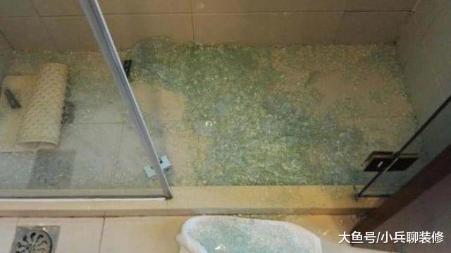 酒店浴室玻璃自爆，女孩被炸伤，快检查你家淋浴房贴膜了吗？