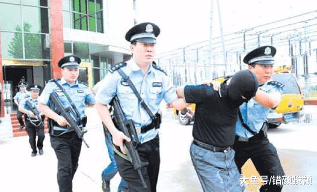 “白襯衣”警察是什么存在? 有的公安局長都沒資格穿! 不夠格!