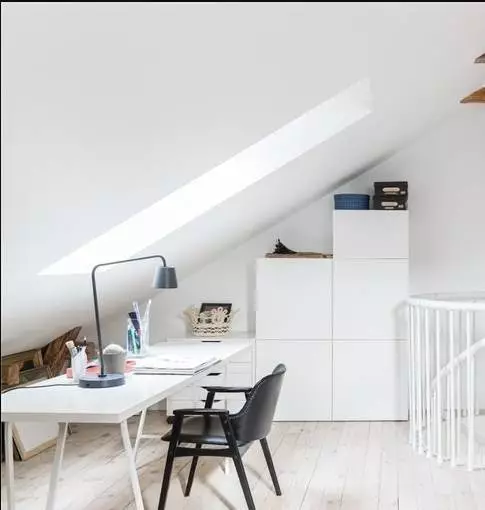 在小户型里做个迷你的书房，大概只需要花1平米空间