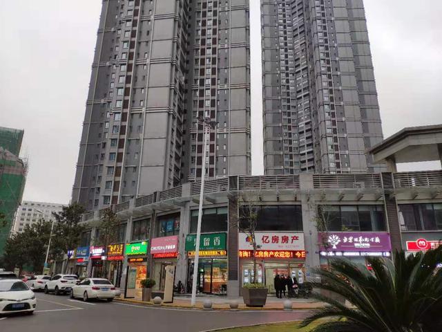 江汉路一大型商业陷尴尬境地，大量商铺空置