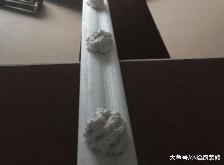 师傅说石膏线这样安装，才是最省心的，可朋友却说麻烦很大