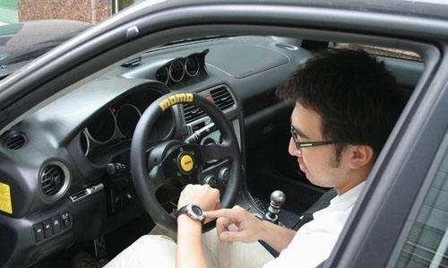 『』汽车熄火以后，不要做4件蠢事，很多新手司机不懂，直接电瓶报废