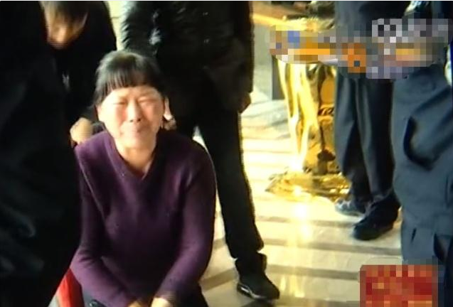 购房置业|百万买房赠送的花园面积缩水，女子沙盘上大闹，开发商愿意退房她慌了