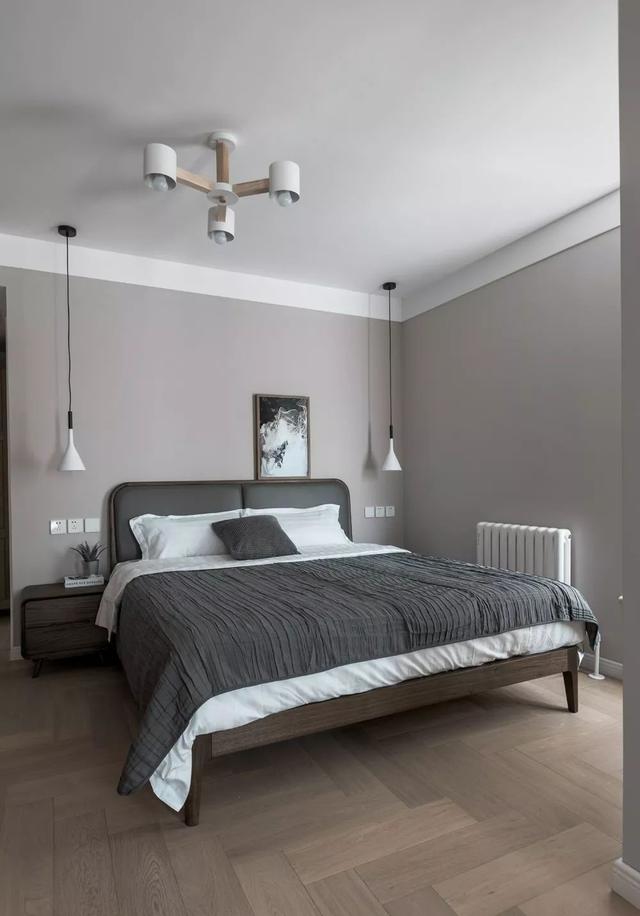 这样的150平性冷淡黑白灰，还透着温情的一面，不信看看