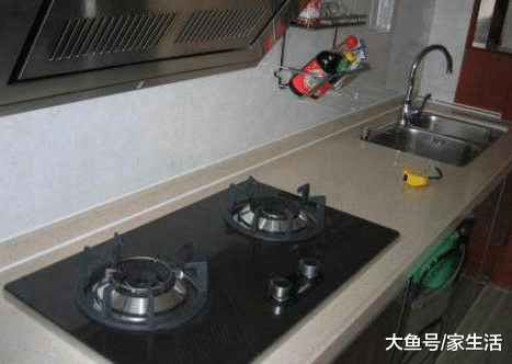 為什么煤氣灶每天擦還是臟？學保潔阿姨這樣做，太干凈了