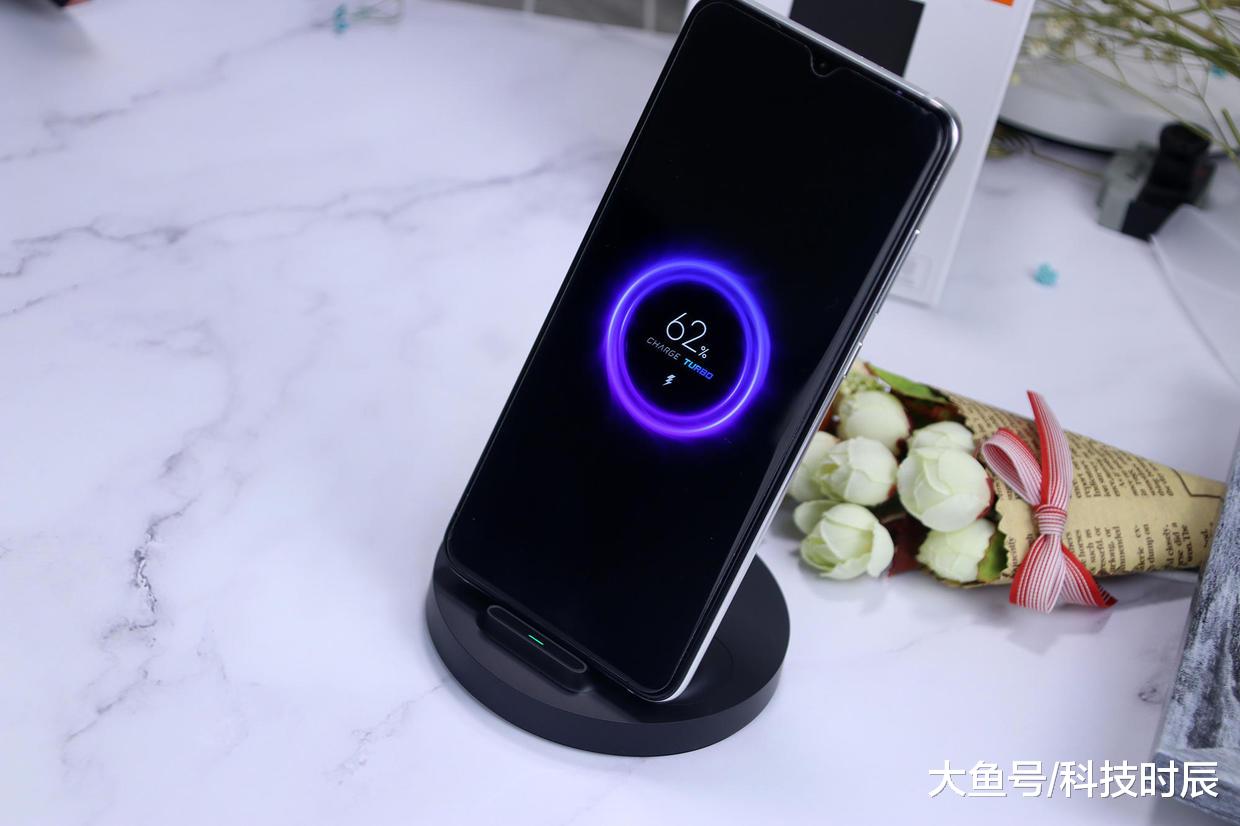 小米立式无线充电器评测：9 Pro最佳配件，横竖都能充！