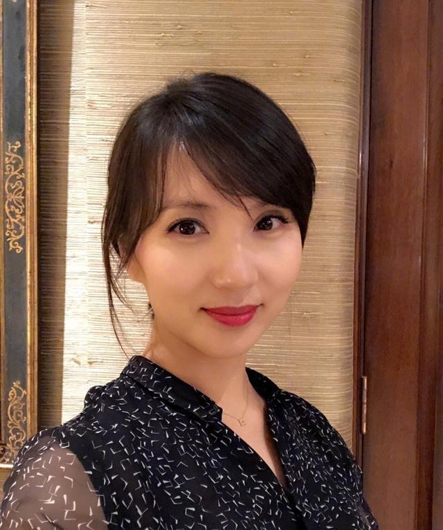 17年前的“万人迷”现身，被网友称为：人生赢家，睿智的女人？