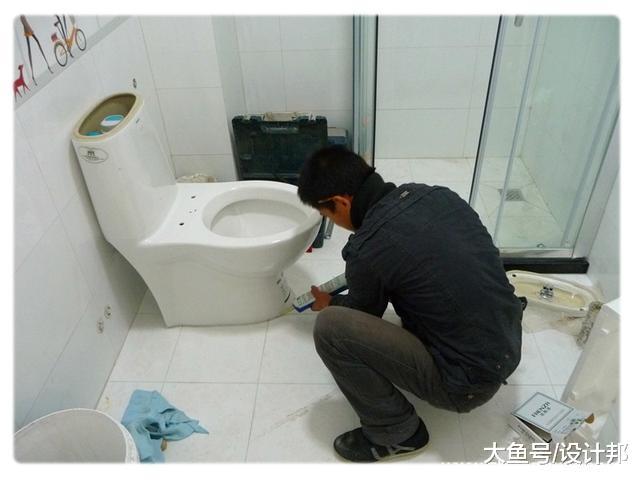 馬桶堵了應該怎么疏通？老師傅這3招再也不需要掏大錢請人修！