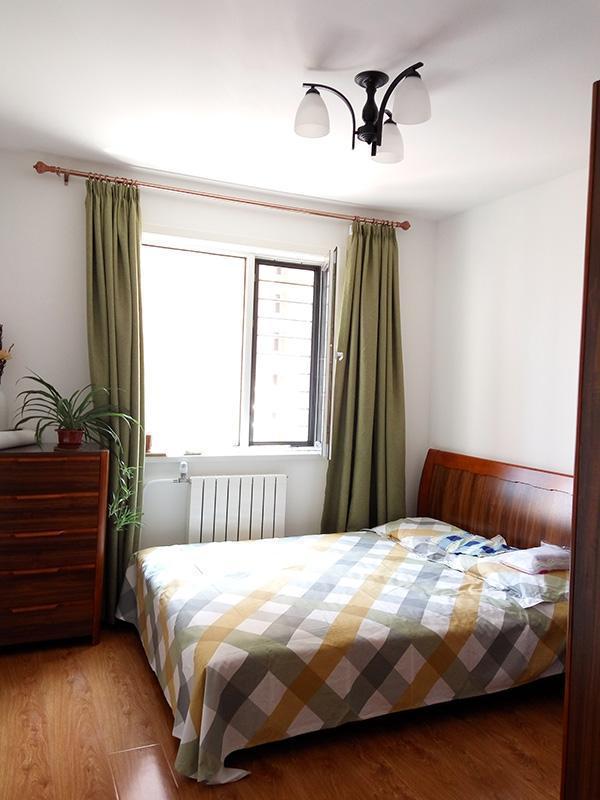 我家新房64平，把阳台和客厅打通做了一个榻榻米，一房秒变两房！