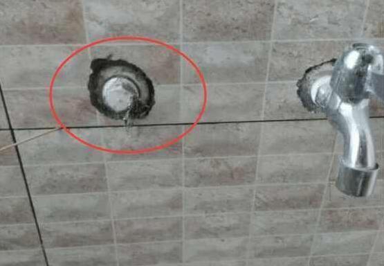 墙面瓷砖孔开得好不好，有很大关系，看看别人老婆怎么做的！