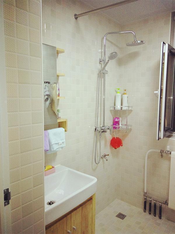 我家新房64平，把阳台和客厅打通做了一个榻榻米，一房秒变两房！