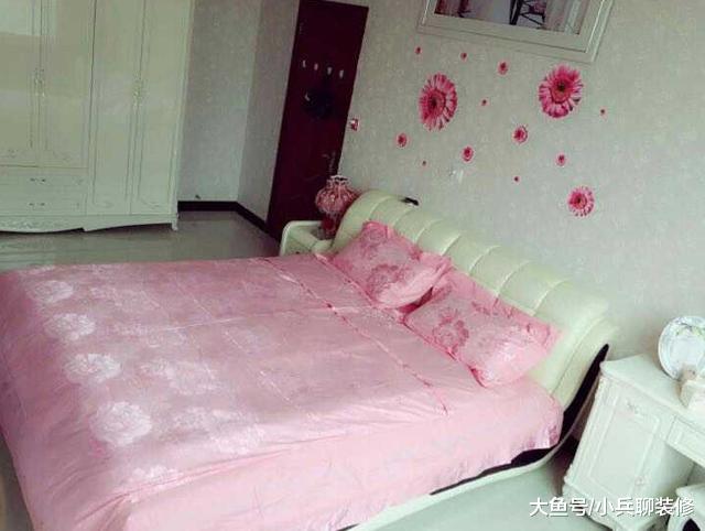 乡亲来参观新房，老婆非让人家换拖鞋，我感觉我在村里混不下去了