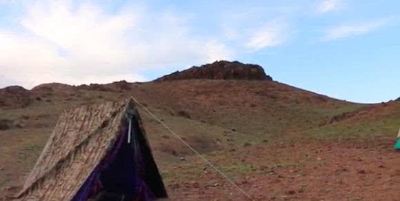 外蒙牧民深山发现神秘汉字石刻, 中国专家破解含义后惭愧不已