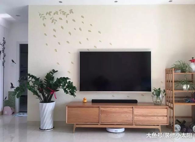 客厅别再做大理石电视墙了，现在盛行用这种材料，后悔发现晚了