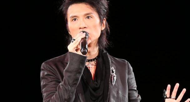 黄子华|1个月连开26场演出,半个娱乐圈明星为他疯狂,周润发现场助阵