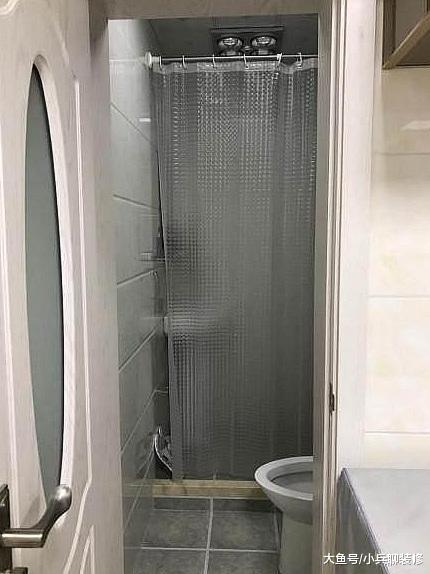 花300万买上海二手房，厕所在厨房里，只有巴掌大，你们谁见过？