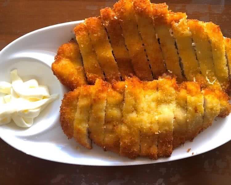 炸鸡排时，用面粉还是淀粉？很多人都弄错了，难怪鸡排又硬又柴