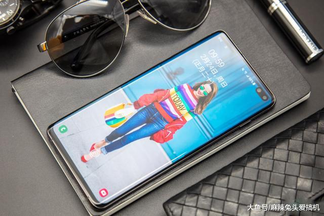 刘海屏、挖孔屏、水滴屏…全面屏形态越来越多，该怎么选？