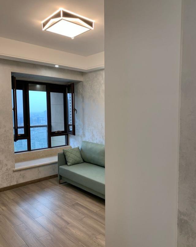 老公辛苦半年终于完工，花了40W，电视墙很有档次，期待早点入住