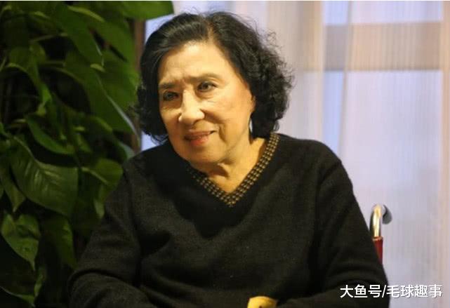 孟良崮一战张灵甫战死，60年后其妻来到此地，写下四字令人戳心