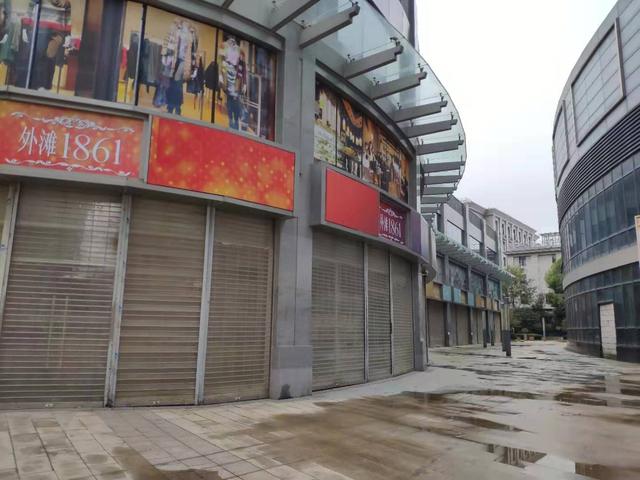 江汉路一大型商业陷尴尬境地，大量商铺空置